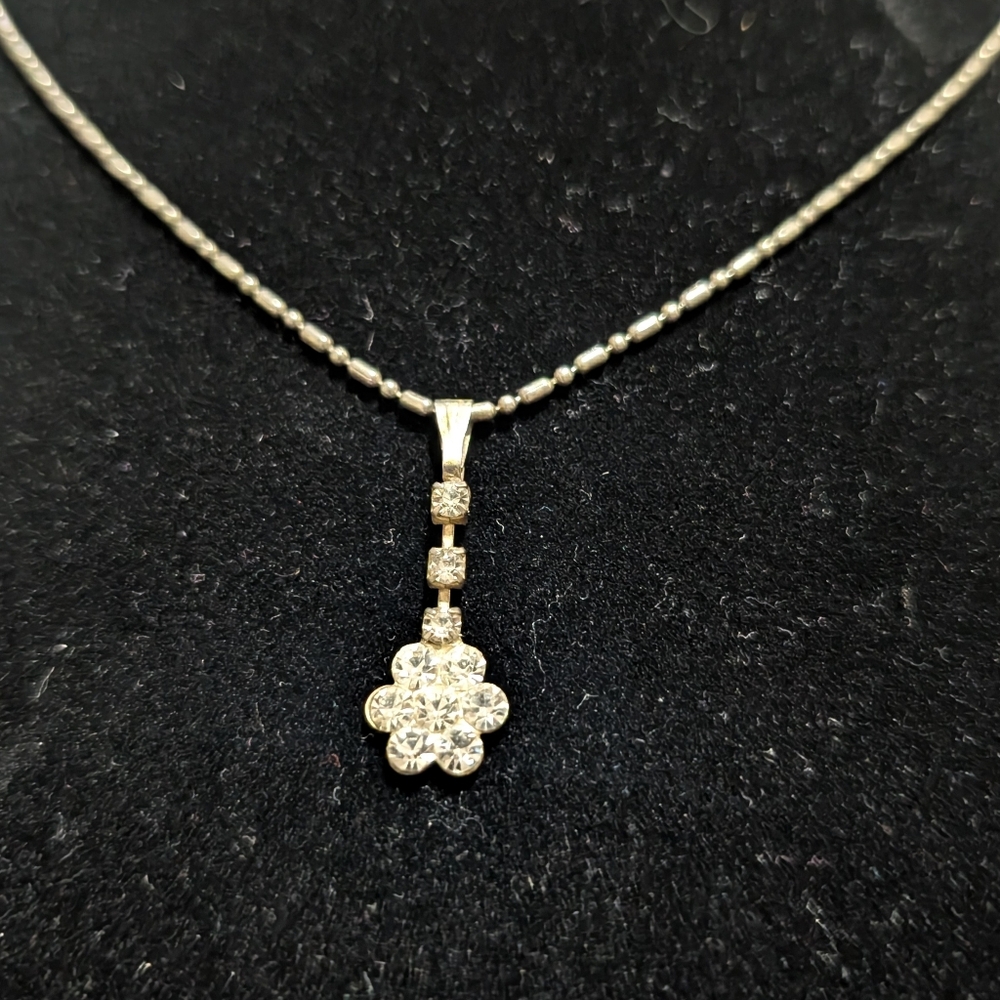 Vintage Gold Tone Crystal Flower Pendant Necklace on Delicate Chain - Picture 3 of 7
